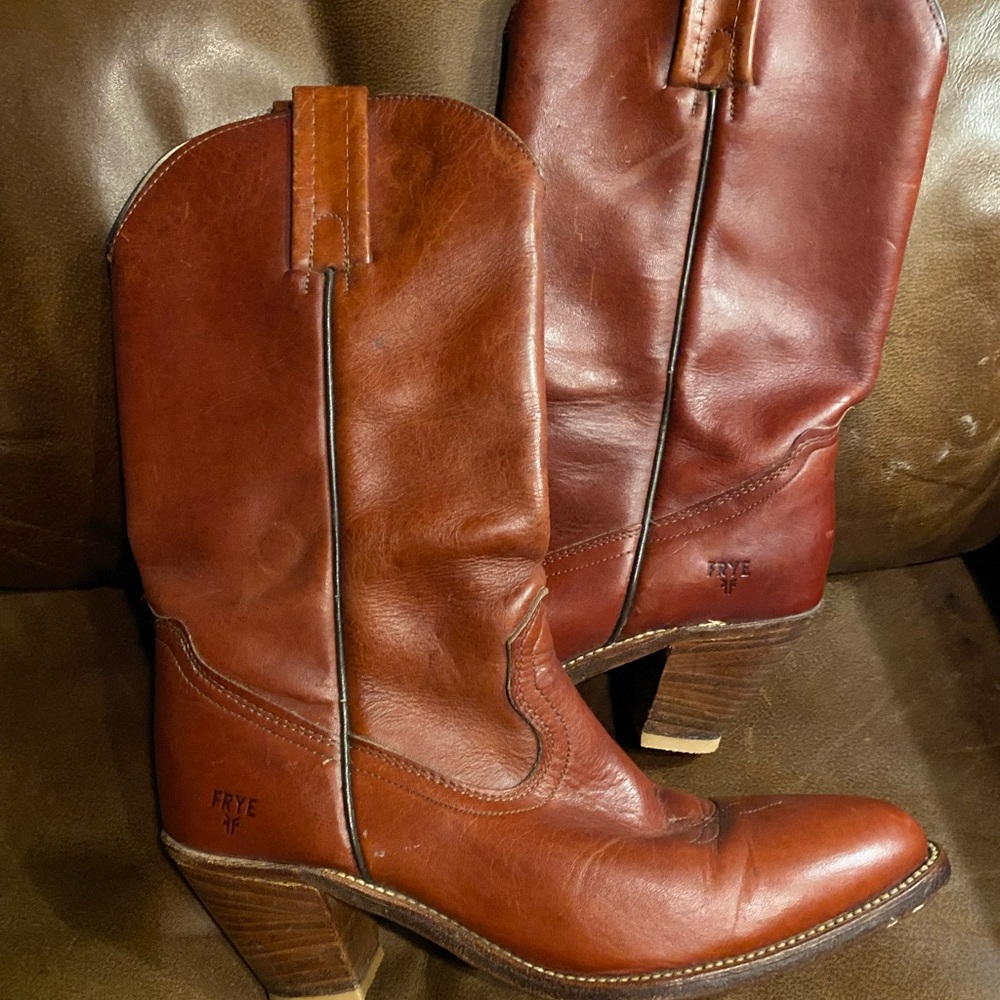 Frye Cowboy Boots Red Brown Leather Size 9 1/2 AA for narrow feet.